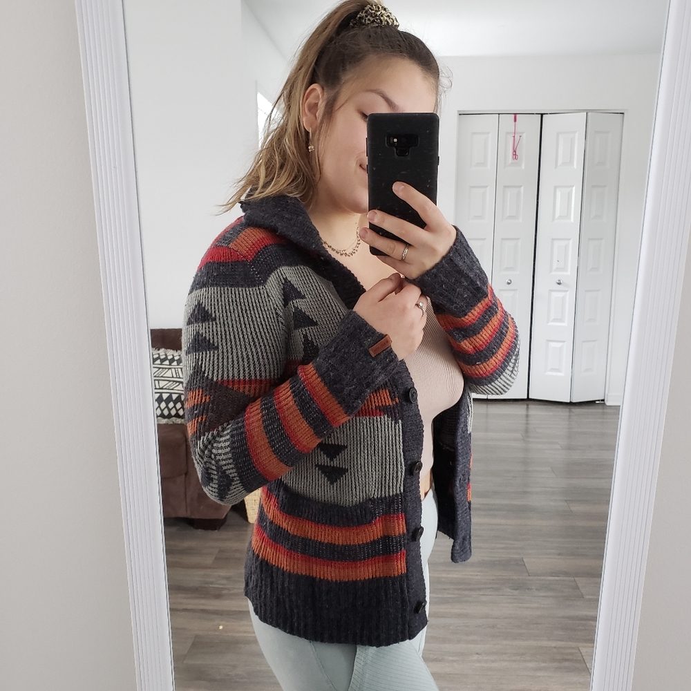 2/30$ ✨ Nixon Cardigans